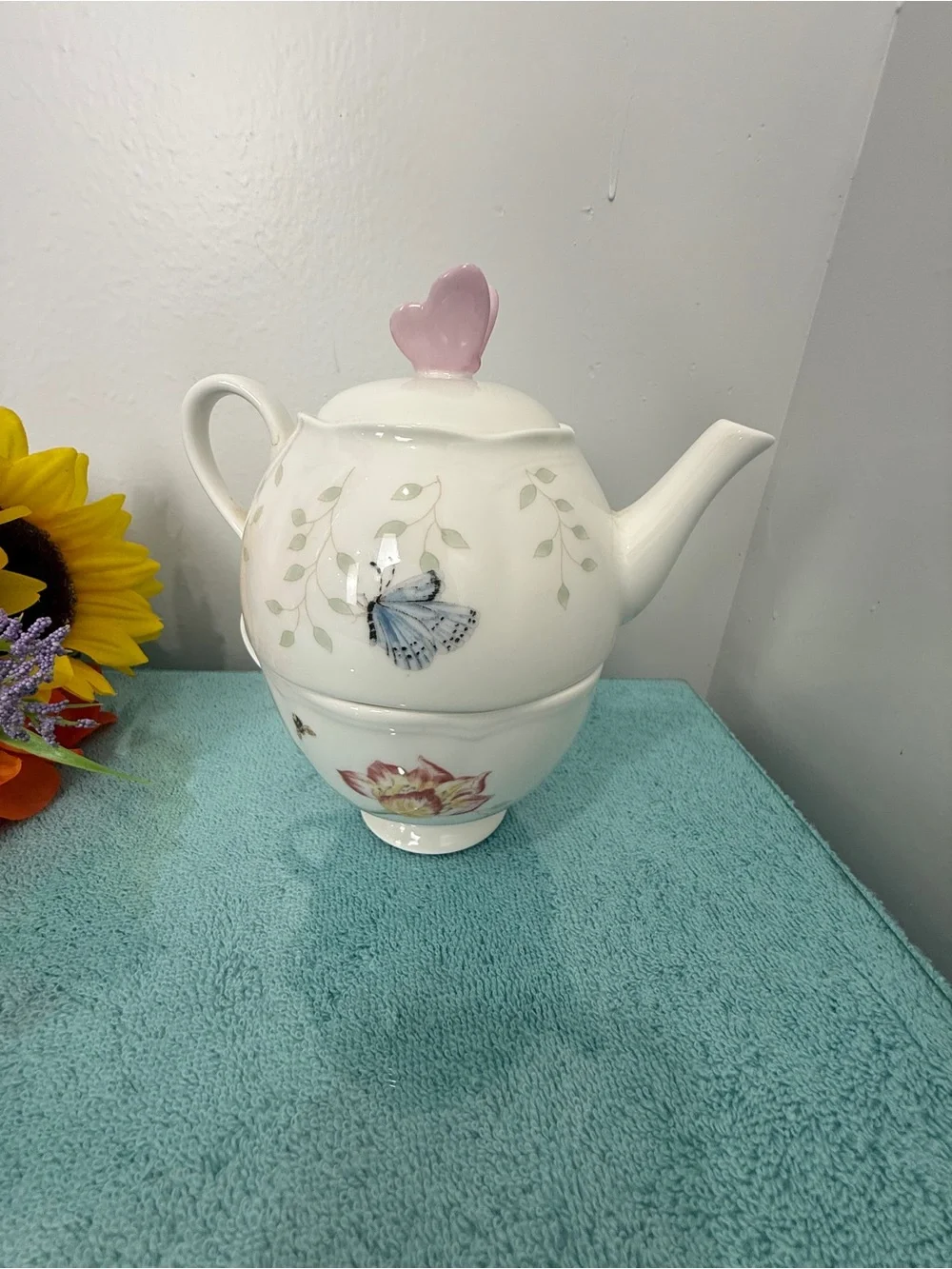 Lenox White Tea-for-One Set with Pink Heart Lid and Green Leaf Motif